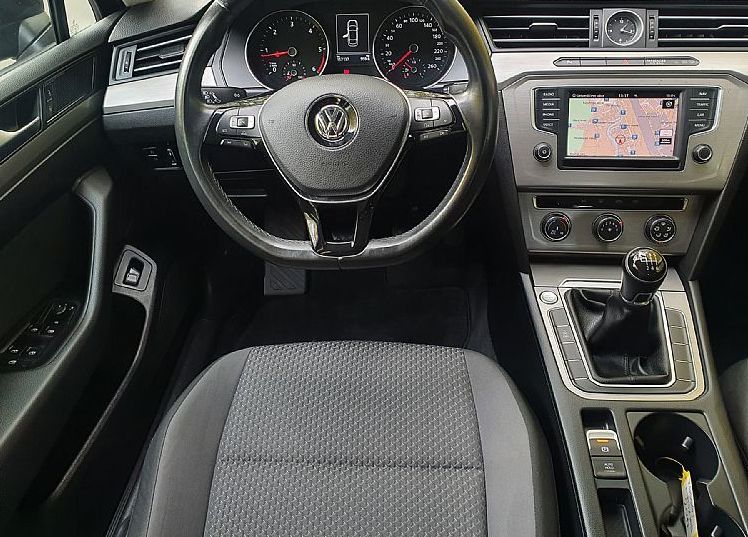 Zunanja slika - VW Passat - 1.6 TDI 120ks °NAVIGACIJA° °2x PDC° °TEMPOMAT° - 10