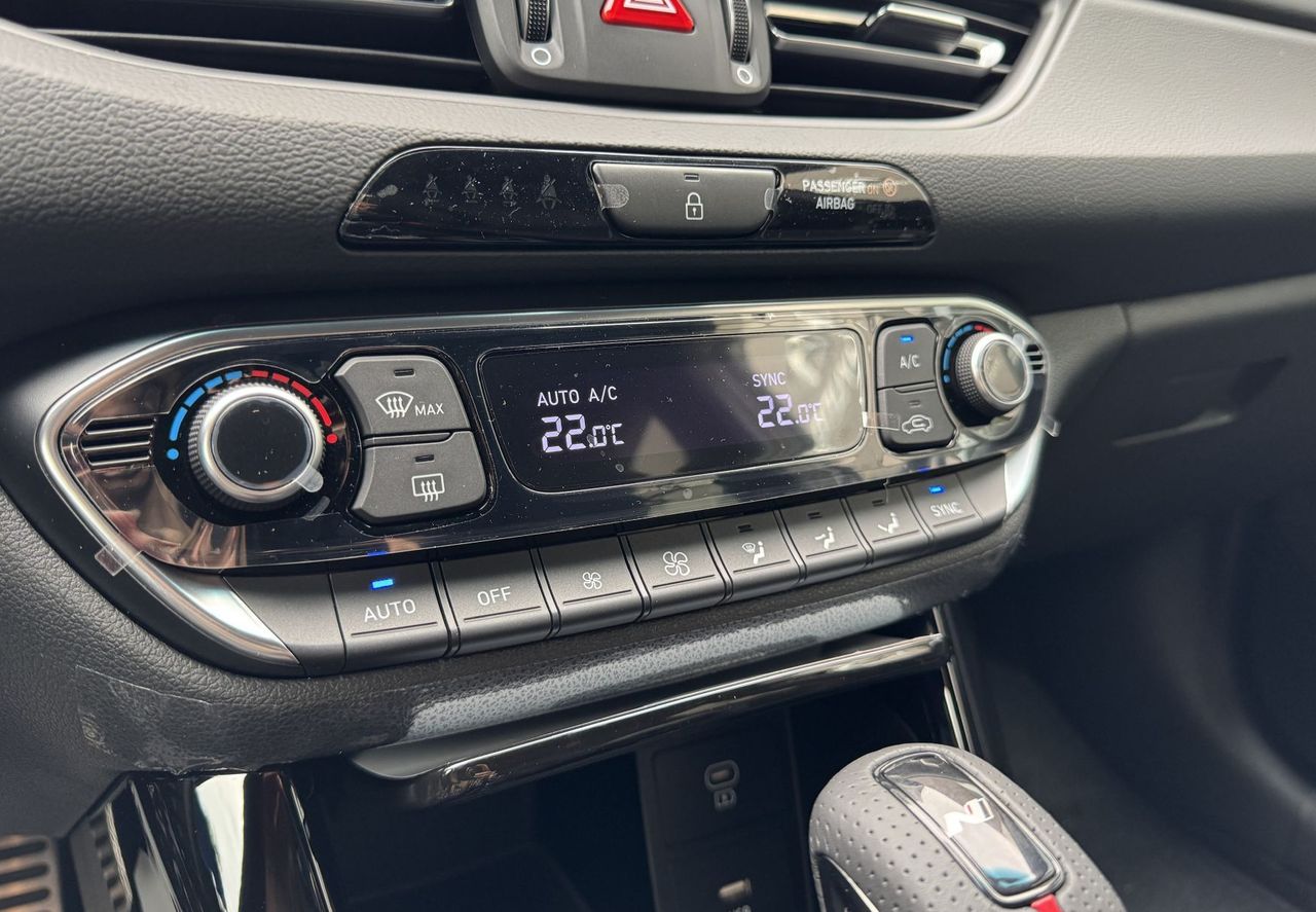 Zunanja slika - Hyundai i30 - 1.0 T-GDI 100 PREMIUM - 12