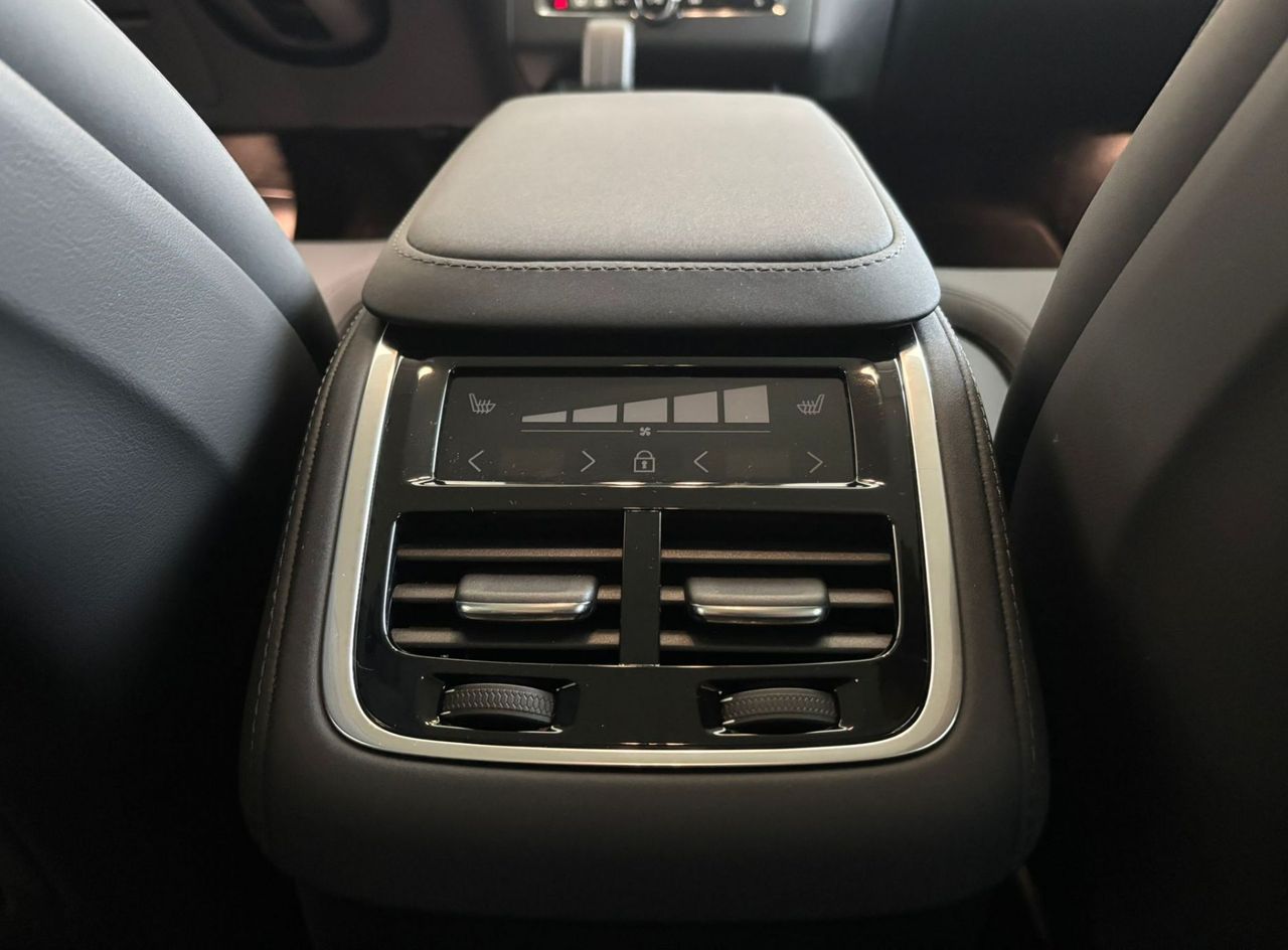 Zunanja slika - Volvo XC90 - B5P Core 7s AWD 3 leta garancije + 3 servisi - 10