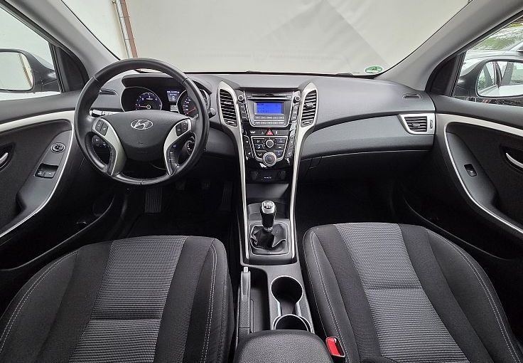 Zunanja slika - Hyundai i30 - 1.6 CRDi Comfort - 9
