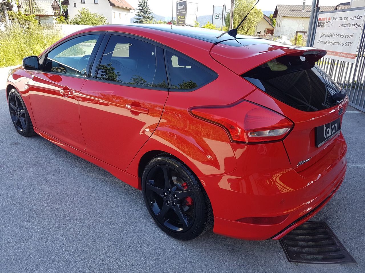 Zunanja slika - Ford Focus - 1,0 EcoBoost ST Line Red Black - 6