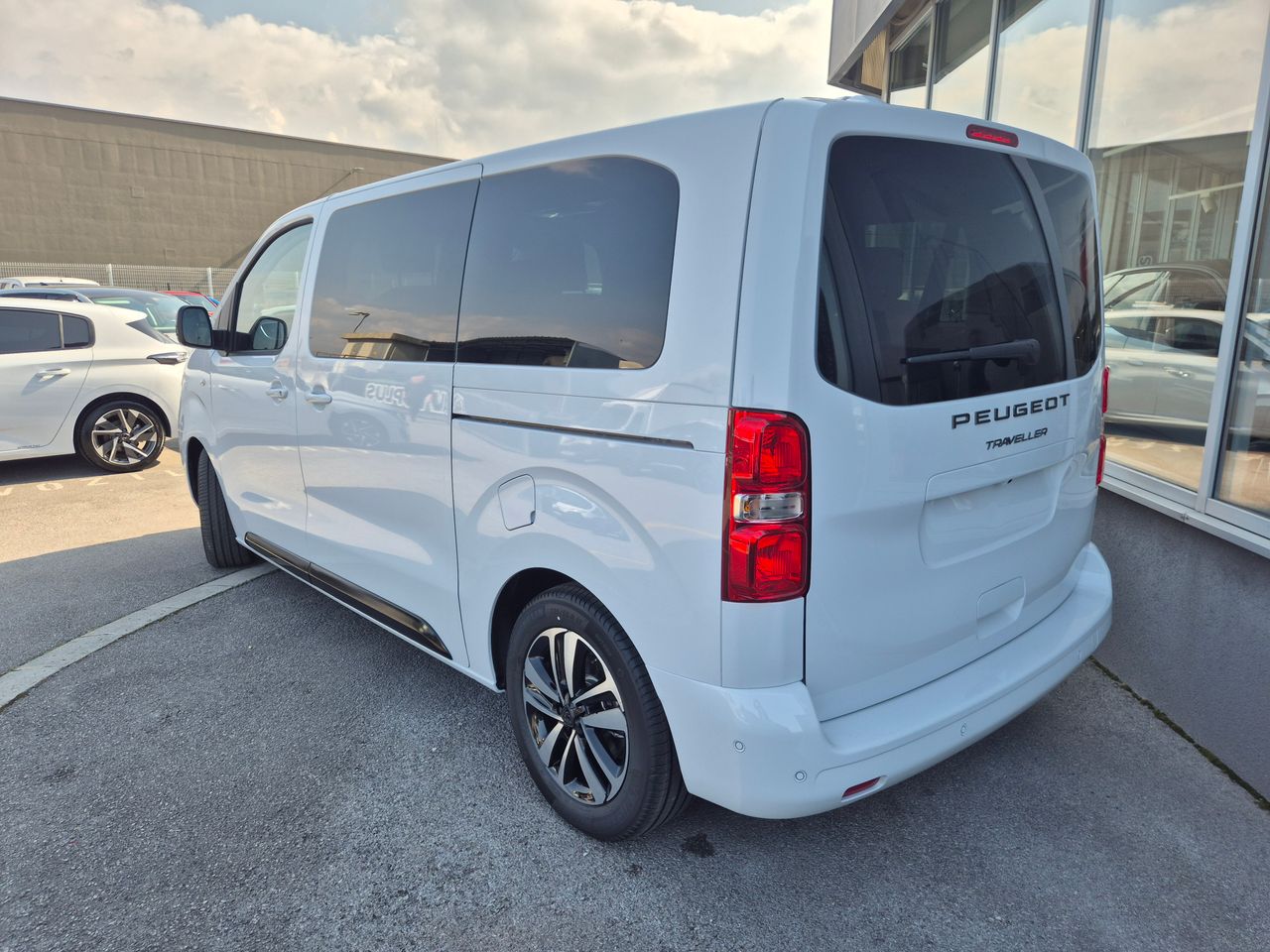 Zunanja slika - Peugeot Traveller - L2 Business Vip 2.2 B-HDI 180 EAT8 - 5