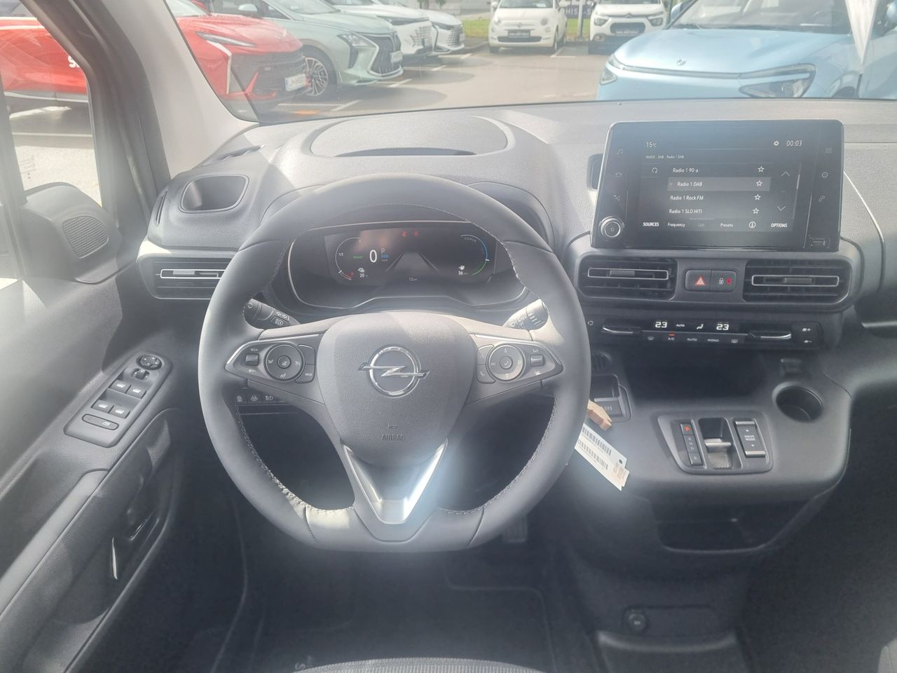 Zunanja slika - Opel Combo - LIFE EV 100KW - 3.000€ SUBVENCIJE - VOZILO JE NOVO - 4