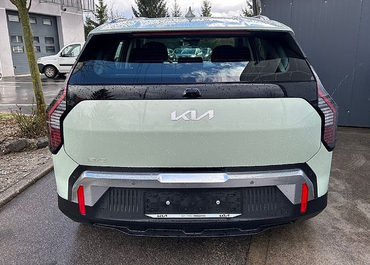Zunanja slika - KIA EV3 - 58.3 kWh baterija. 150 kW  204 KM  Star - 10