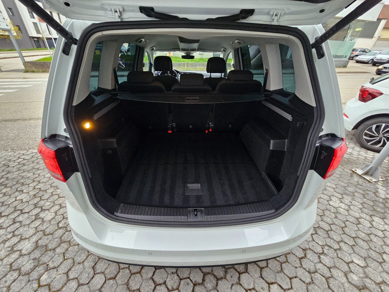 Zunanja slika - VW Touran - 2.0 TDI DSG Comfortline 110kW - 6