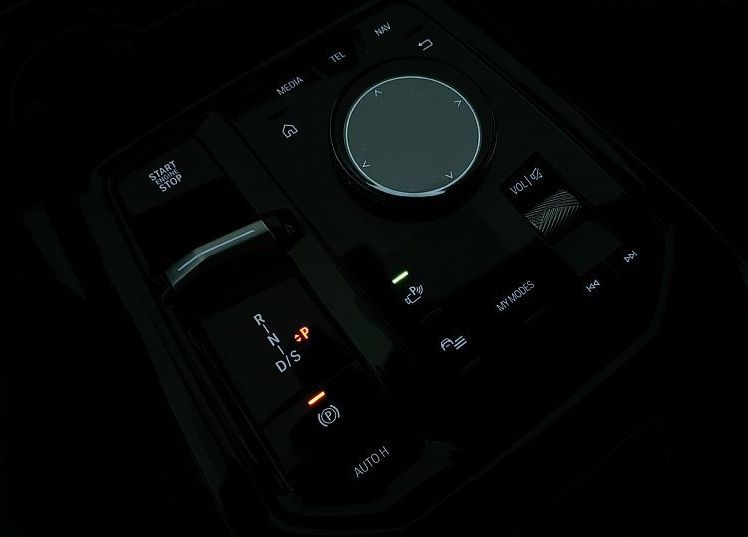 Zunanja slika - BMW Serija 5 - Touring: 540d-XD-M-PAKET-ICONIC-PANO-HLA-SE-360-KAM-ACC- - 19