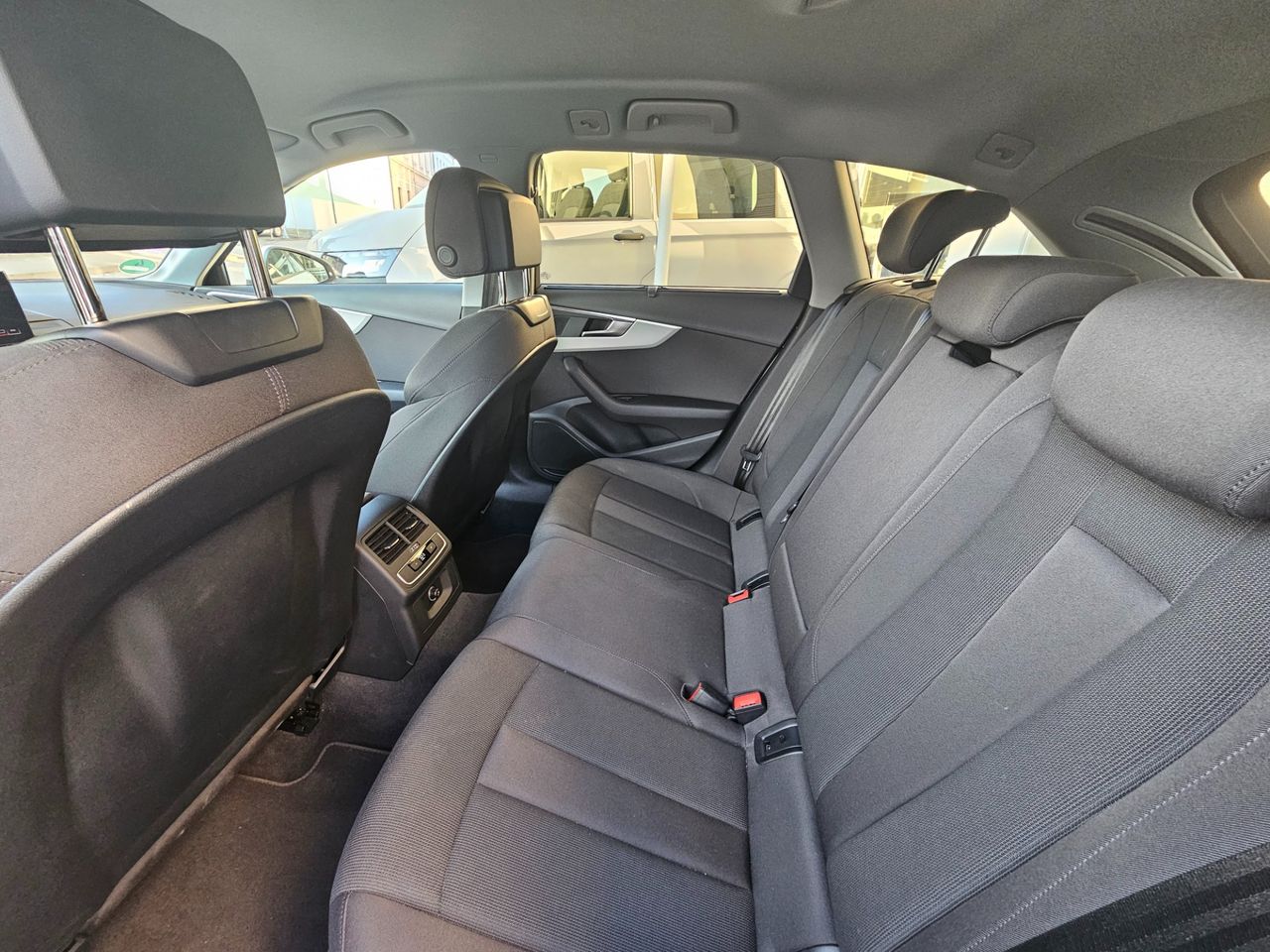 Zunanja slika - Audi A4 - 35 TDI S tronic - 8