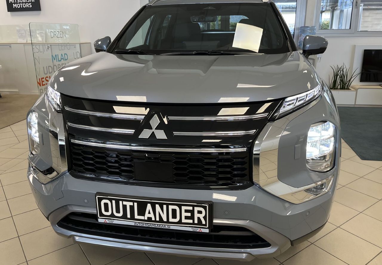 Zunanja slika - Mitsubishi Outlander - 2.4 PHEV Intense Auto - 7.000 EUR AKCIJA - - 2