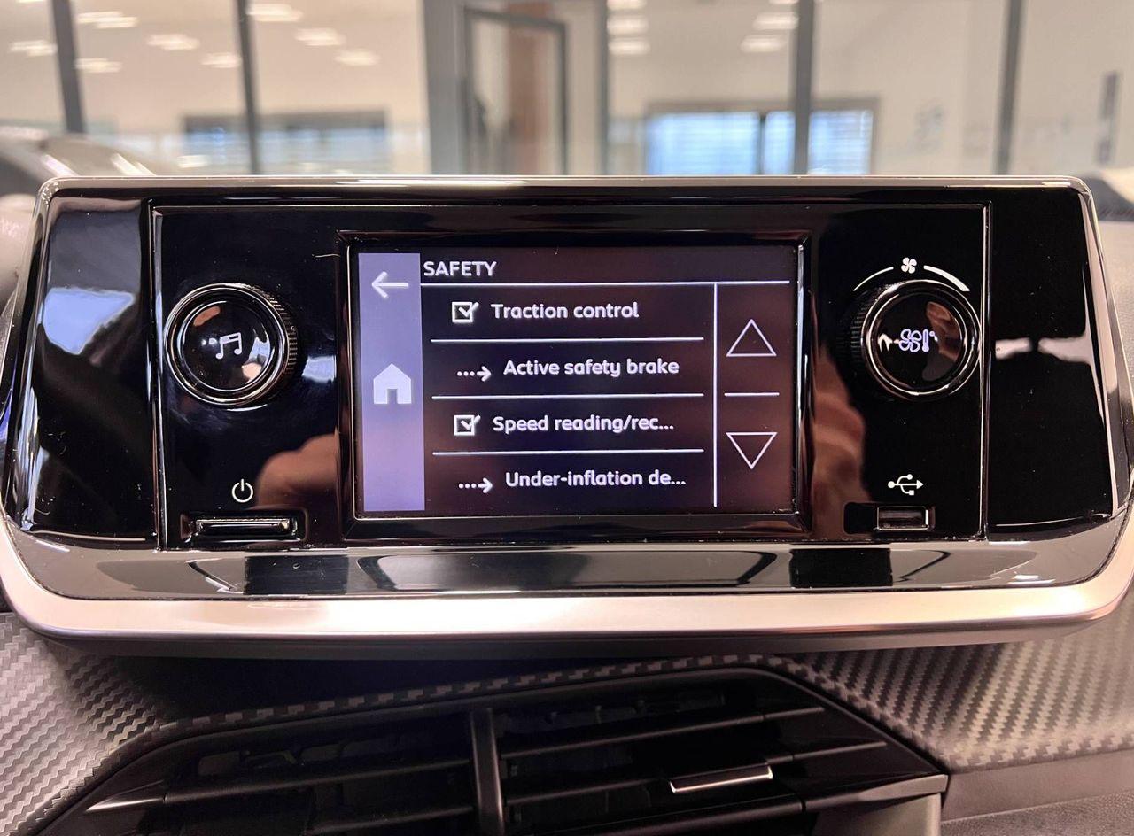 Zunanja slika - Peugeot 208 - 1.2-1.LASTNIK-63.000KM-ODLIČEN-OBROK ŽE 95€ - 14