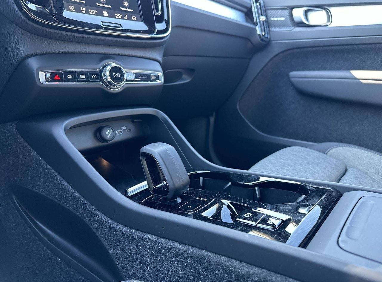 Zunanja slika - Volvo XC40 - B3P Plus Dark Avt. - 19