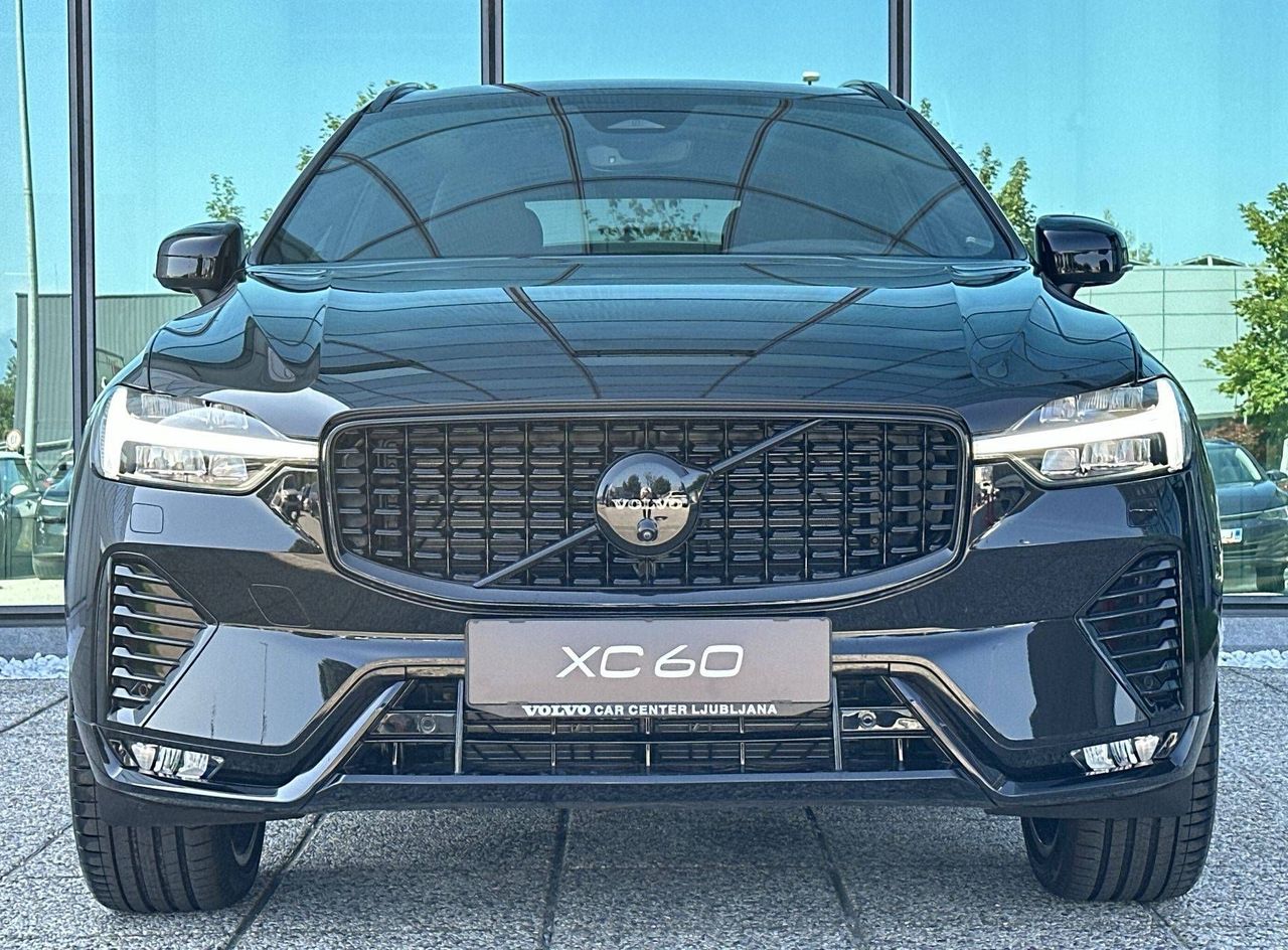 Zunanja slika - Volvo XC60 - B5  P  AWD Ultra Black Edition... - 2