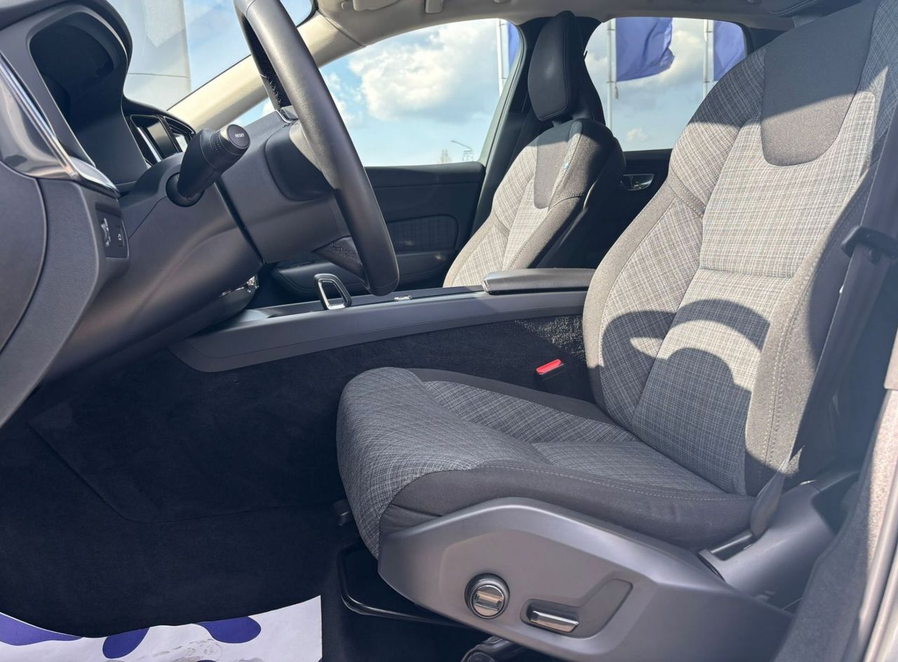 Zunanja slika - Volvo XC60 - B4P Momentum PRO AT FWD KAMERA-GRETJE.SED.-DAB+ - 6