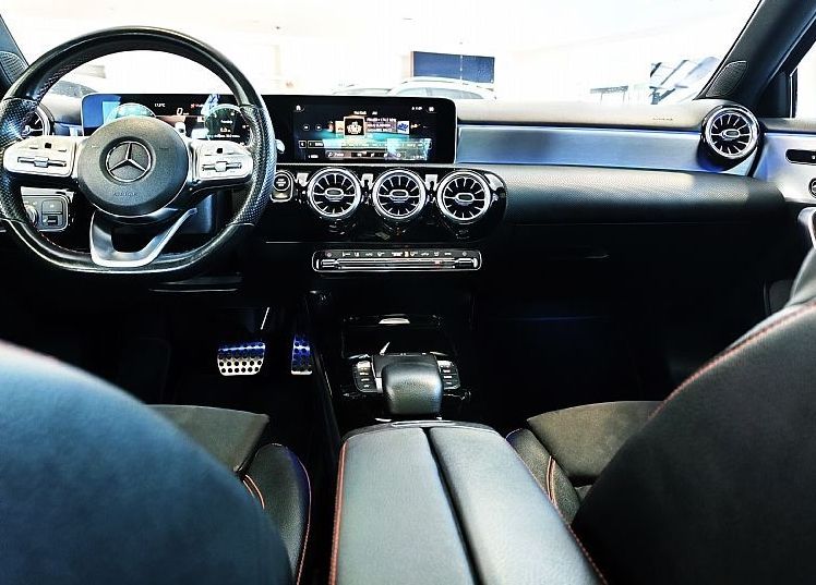 Zunanja slika - Mercedes-Benz A-Razred - 180 AMG LINE-PANORAMA-ALCANTARA-KEYLESS-AMBI-VIDEO - 7