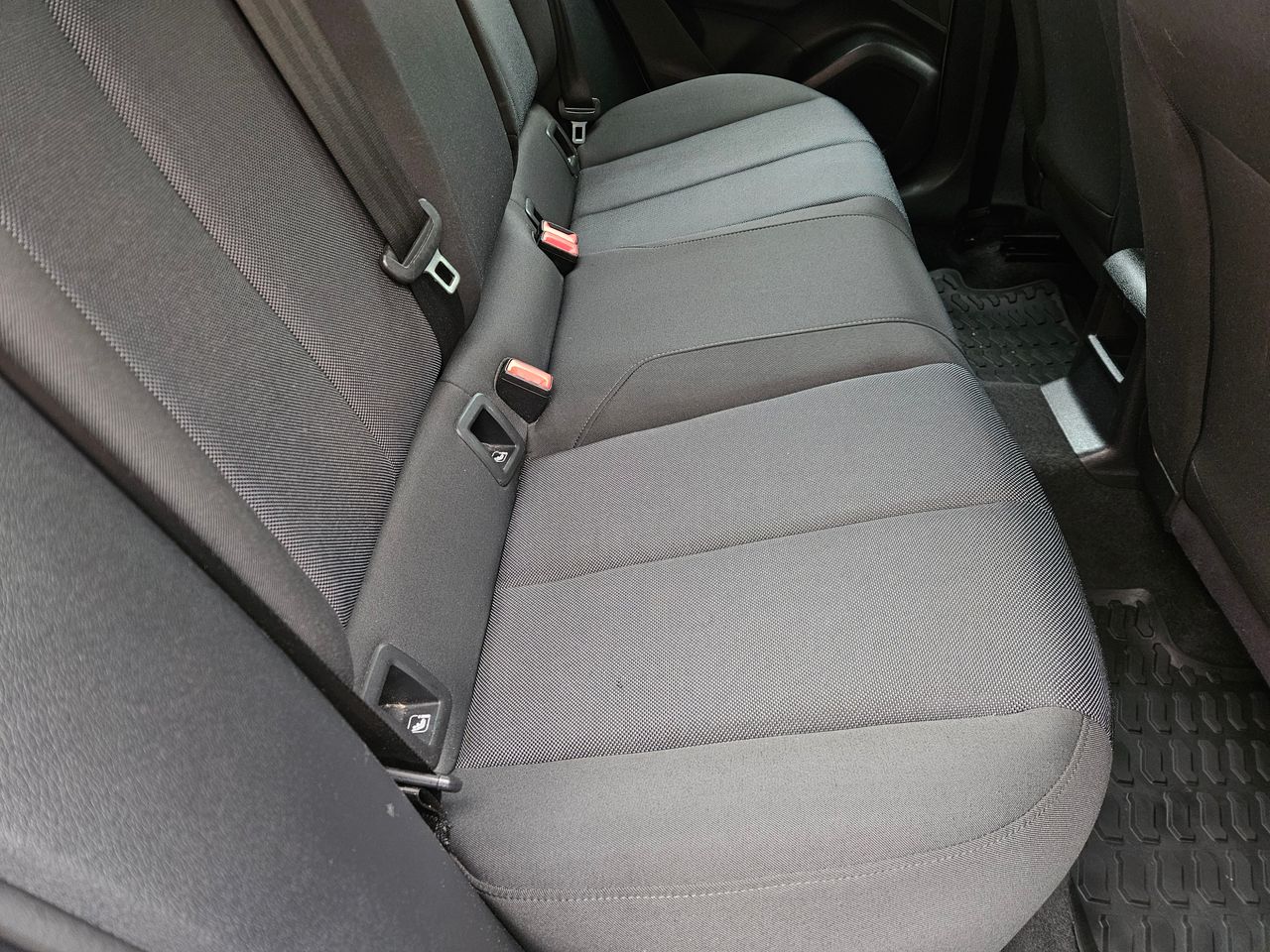 Notranja slika - Audi Q2 - 1,6 TDI (Basis) - 11