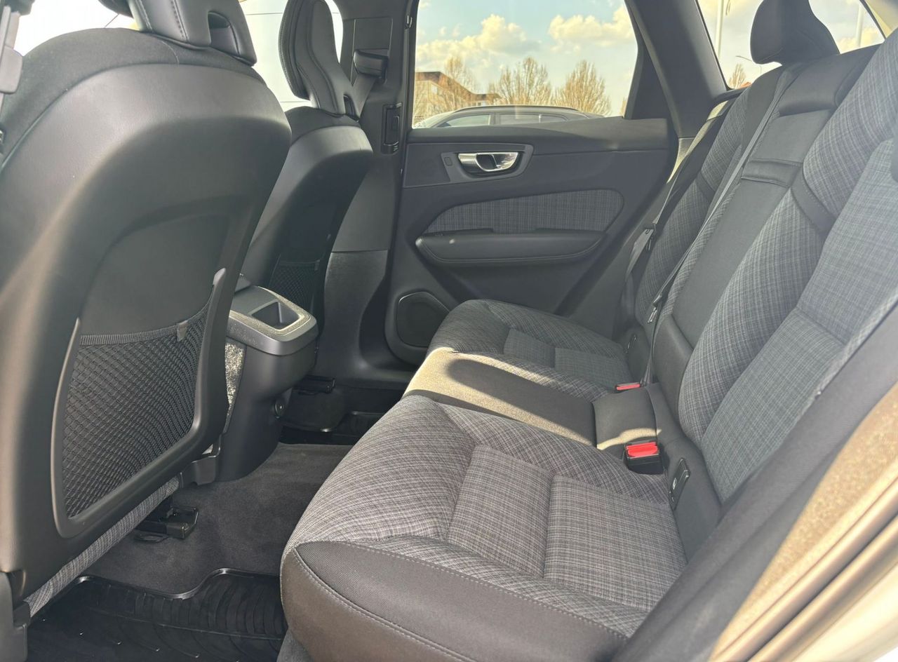 Zunanja slika - Volvo XC60 - B4P Momentum PRO AT FWD KAMERA-GRETJE.SED.-DAB+ - 7