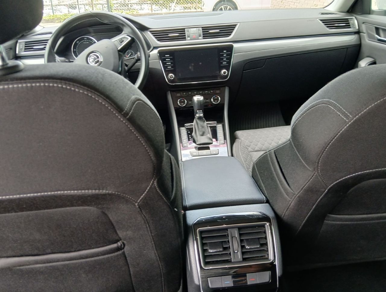 Zunanja slika - Škoda Superb - 2.0 TDI Active Combi DSG 110 kW - 4