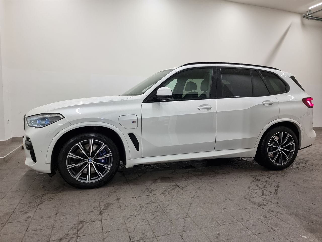 Zunanja slika - BMW X5 - xDrive45e - 3