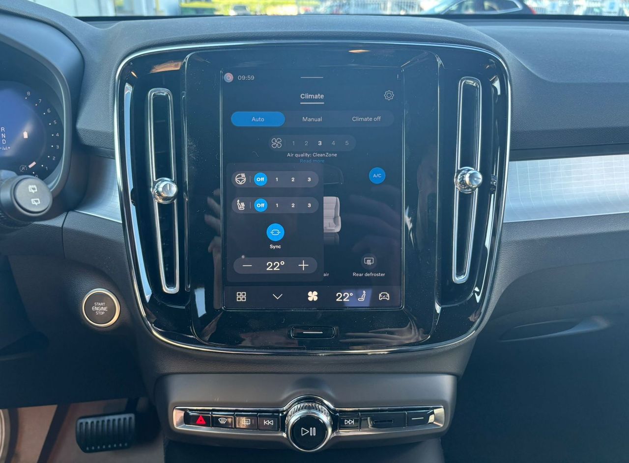 Zunanja slika - Volvo XC40 - B3  P  163hp Core 3 leta garancije + 3 servisi - 17