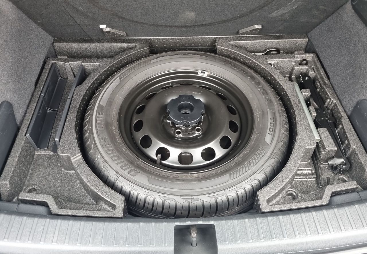 Zunanja slika - Škoda Karoq - Active 1.6 TDI - 13