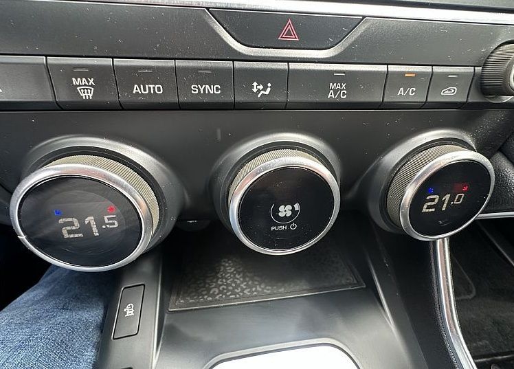 Zunanja slika - Jaguar E-Pace - 2.0 TD4 180 KM 4x4 sam.m. R-Dynamic.KAMERA.LED.NAV - 12