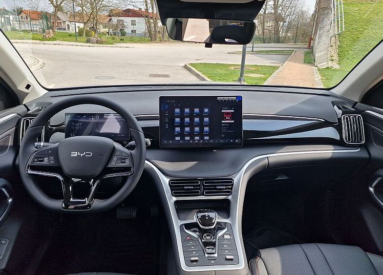 Zunanja slika - BYD Sealion 5 - DM-i COMFORT PHEV - skupni doseg 992 km - 9