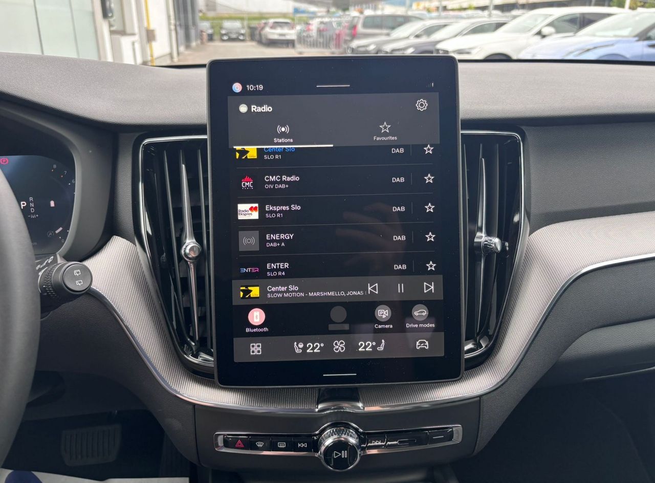 Zunanja slika - Volvo XC60 - B5P  Core AT AWD 3 leta garancije + 3 servisi - 14