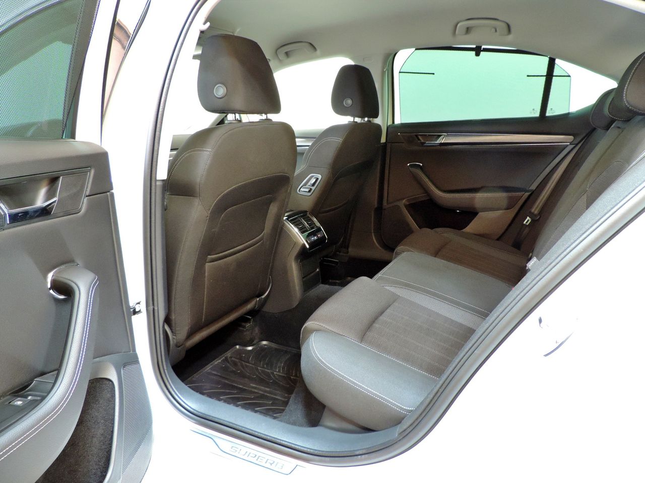 Zunanja slika - Škoda Superb - 1,5 TSI Style DSG - 10