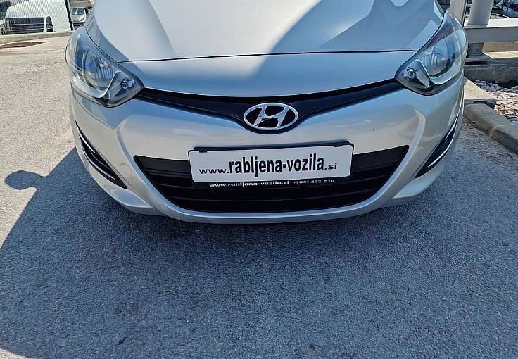 Zunanja slika - Hyundai i20 - 1.1 CRDI 55 KW STYLE - 2