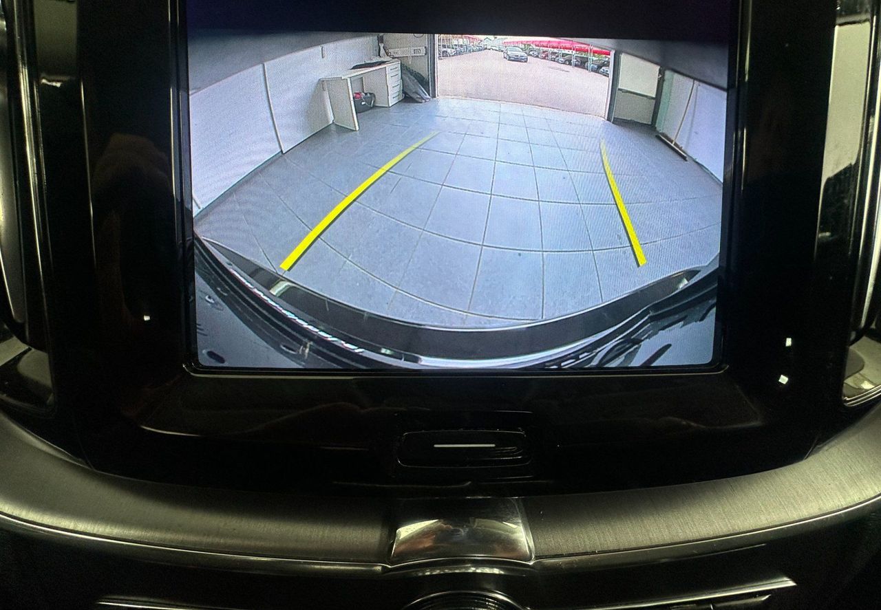 Zunanja slika - Volvo XC60 - B4D Momentum Pro 4X4.AVT. USNJE. TEMPOMAT. LANE AS - 16