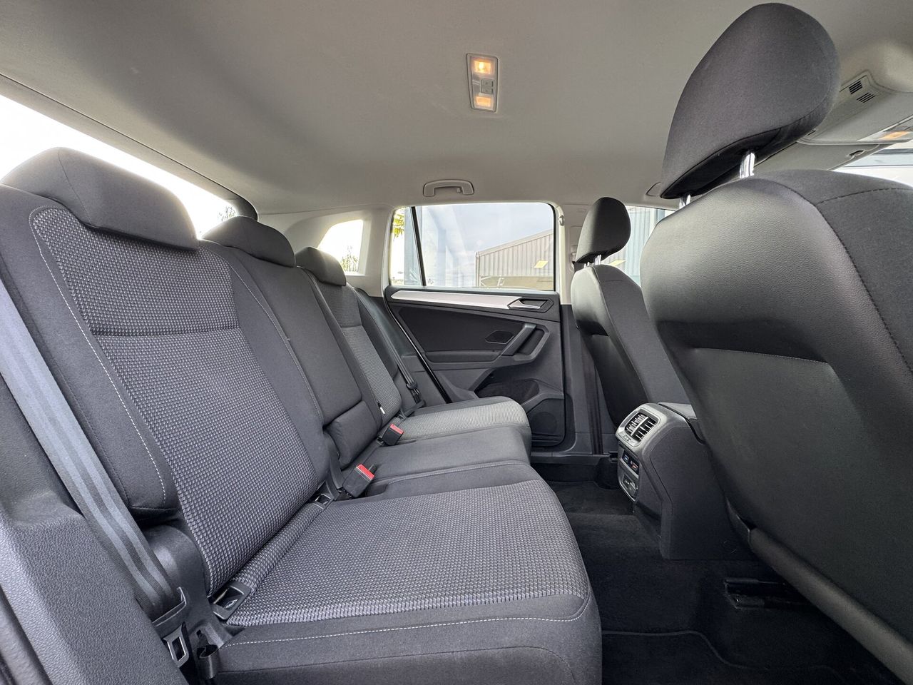 Zunanja slika - VW Tiguan - 2.0 TDI BMT ComfortlineED 115KM OPR. VELIKI SERVIS - 11