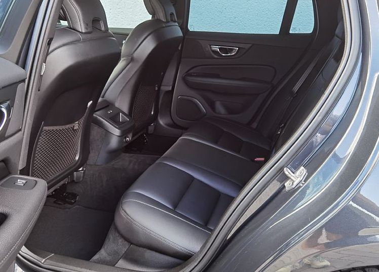 Zunanja slika - Volvo V60 - D3 Momentum Pro FULLED•LANE•GRETJE•NAVI•KAMERA•17C - 7