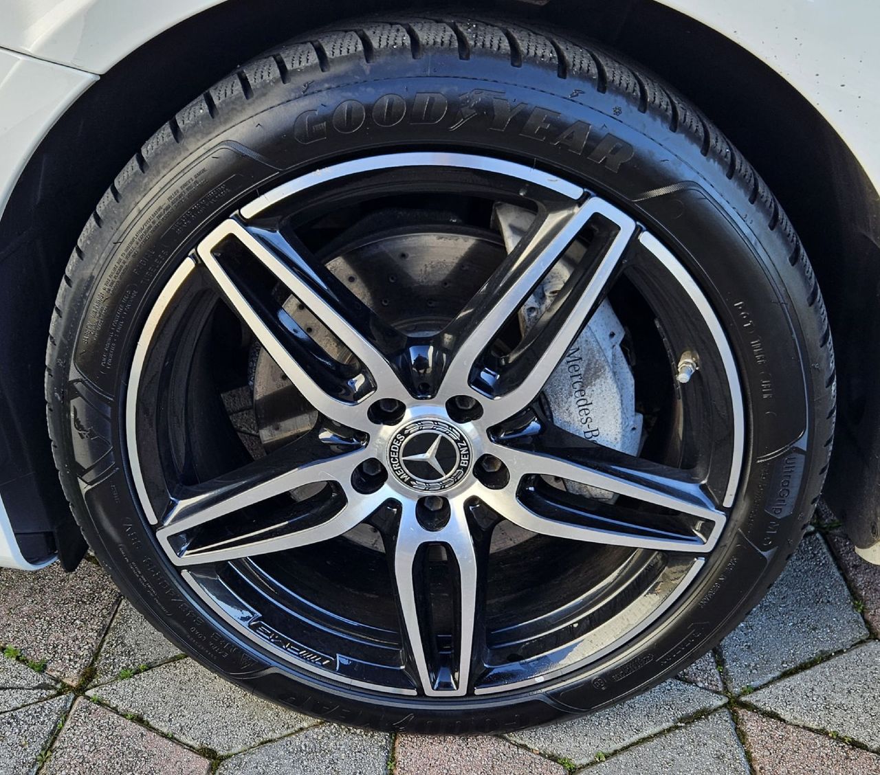 Zunanja slika - Mercedes-Benz E-Razred - E 220 d AMG line+ACC+PANO+MULTIBEAM+USNJE+PRIKLOP+ - 20