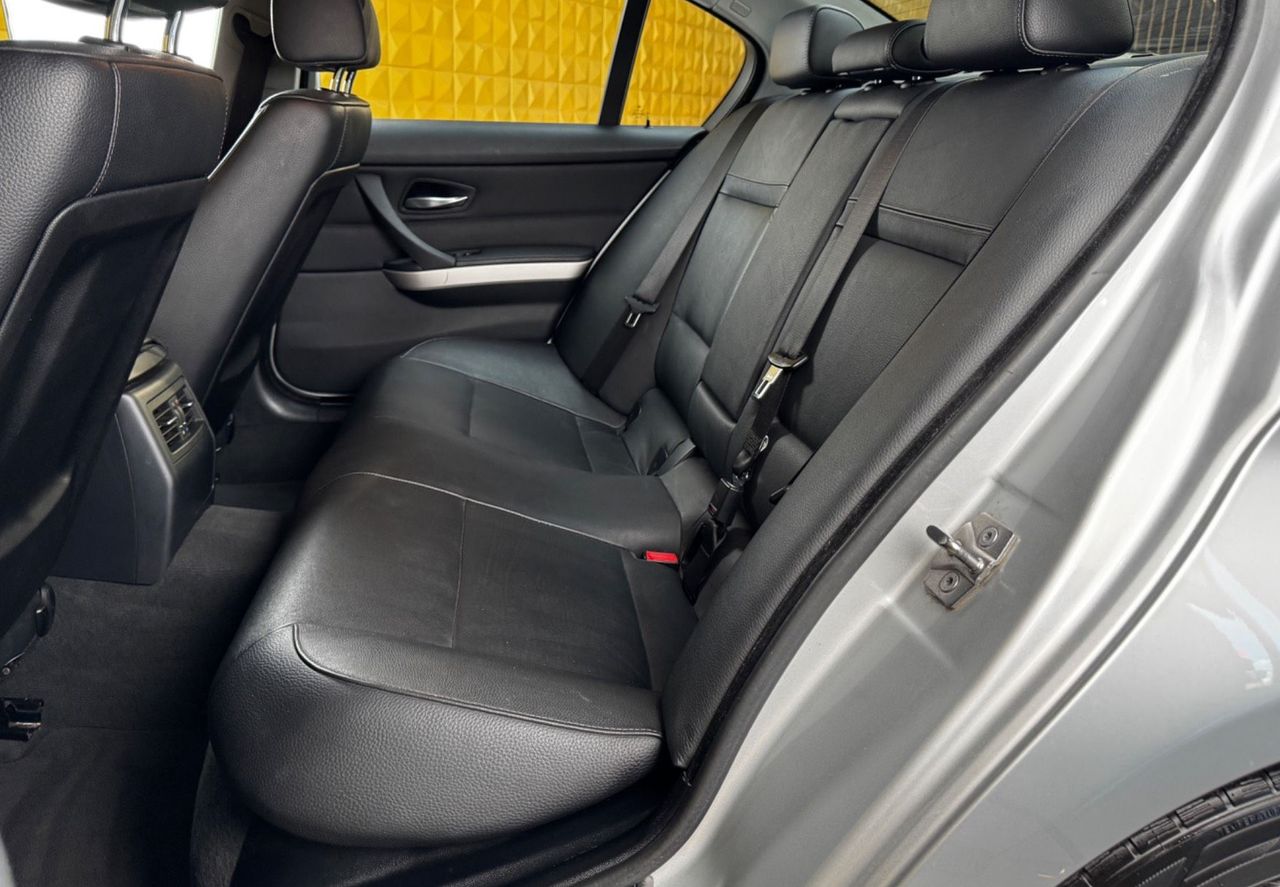 Zunanja slika - BMW Serija 3 - : 318d LCI-STREŠNO OKNO-GRETJE-NAVI-PDC... - 17