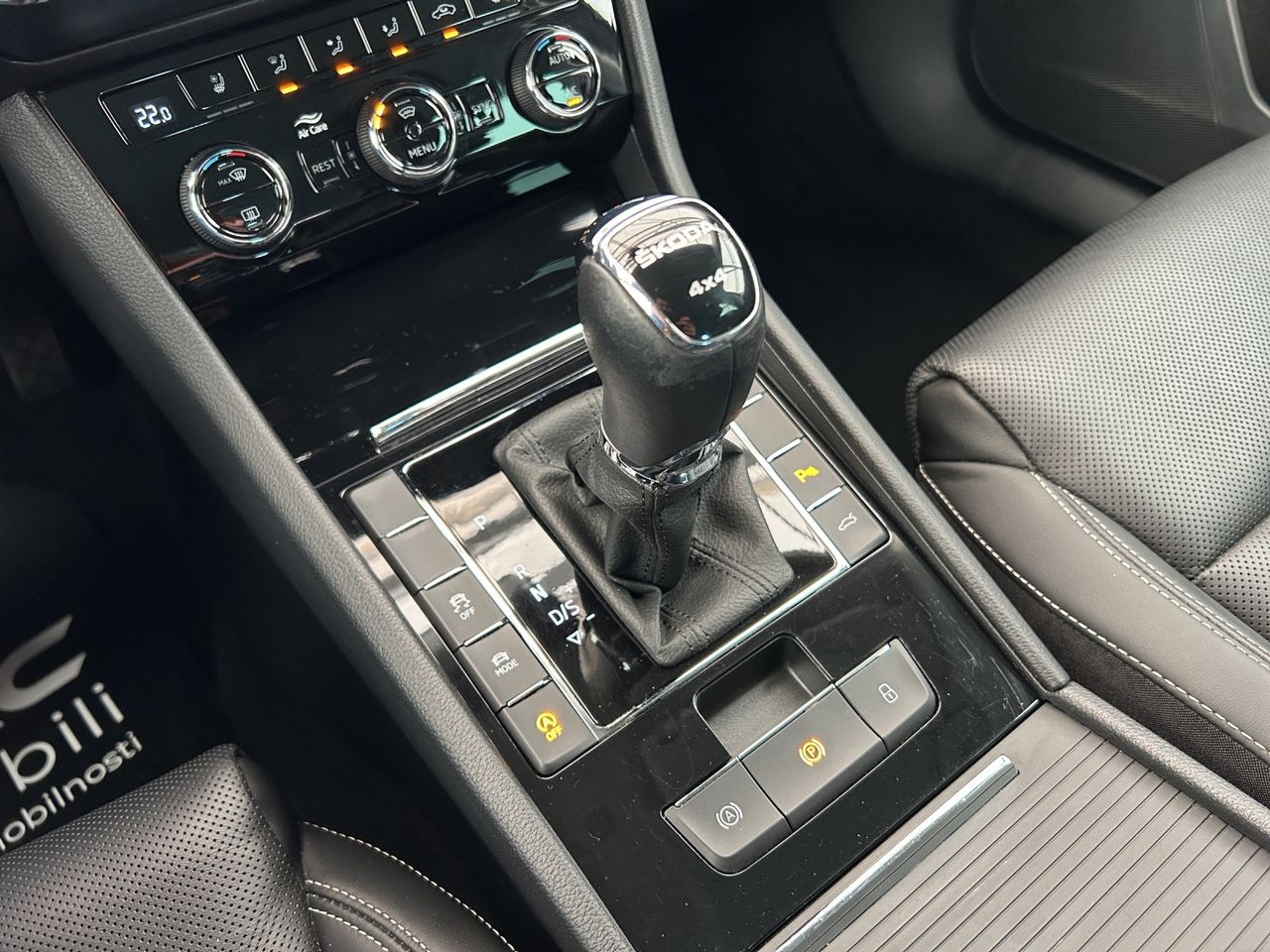 Zunanja slika - Škoda Superb - Combi 4x4 2,0 TDI DSG - 13