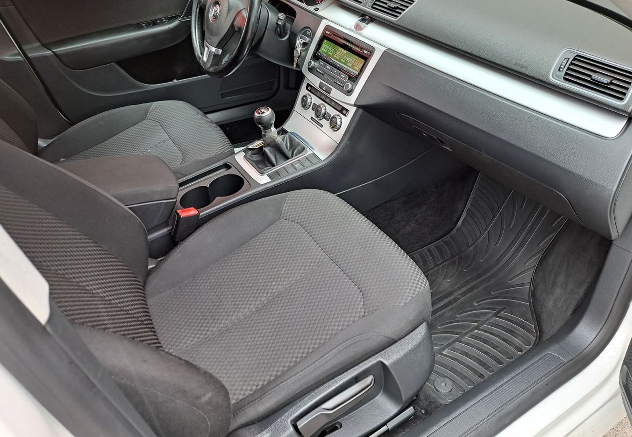 Zunanja slika - VW Passat - Variant 1.6 TDI  Comfortline -ODLIČEN- - 10