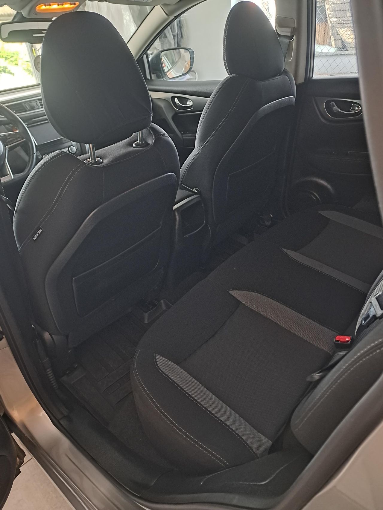 Notranja slika - Nissan Qashqai - 4WD 1,6 dCi Tekna - 8