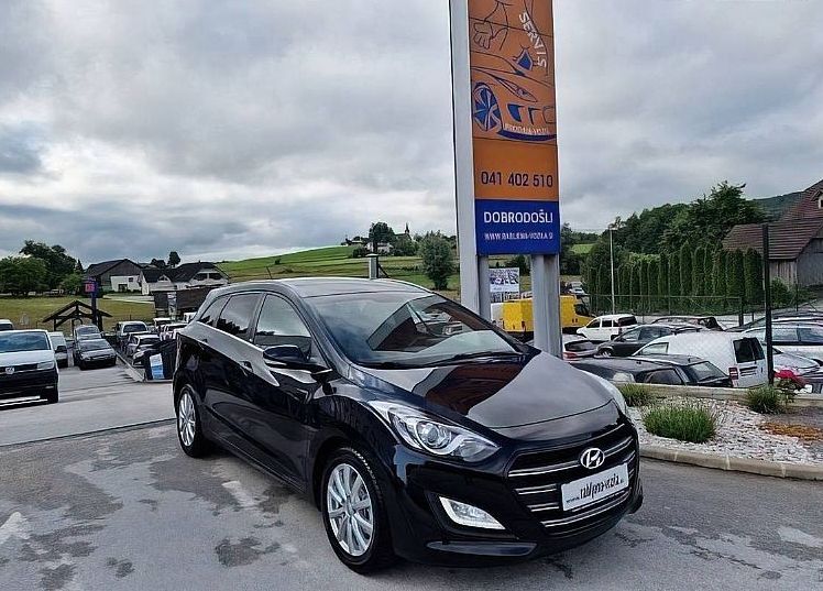 Zunanja slika - Hyundai i30 Wagon - 1.6 CRDI 81KW COMFORT LEPO OHRANJEN... - 1