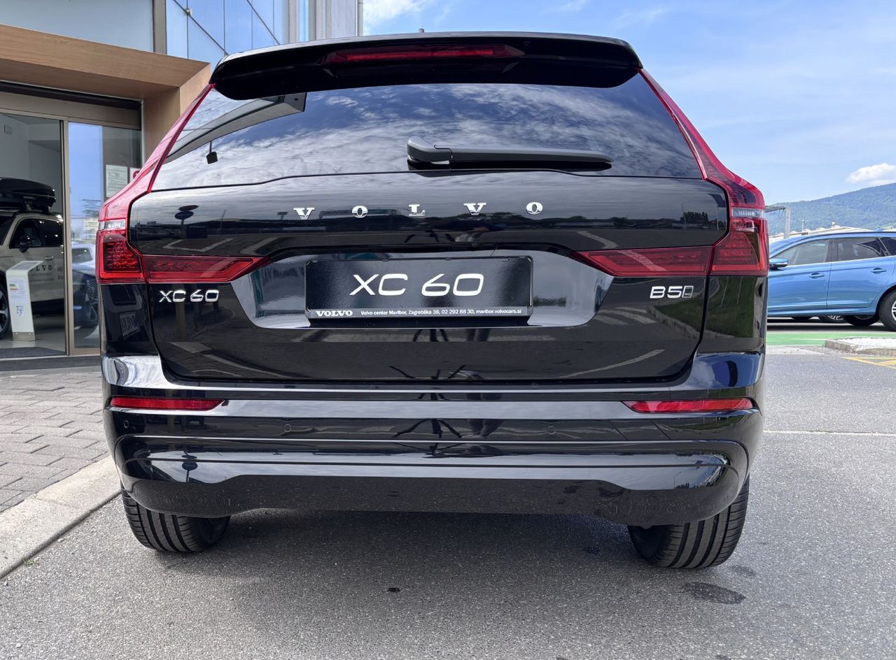 Zunanja slika - Volvo XC60 - B5P  Core AT AWD 3 leta garancije + 3 servisi - 5
