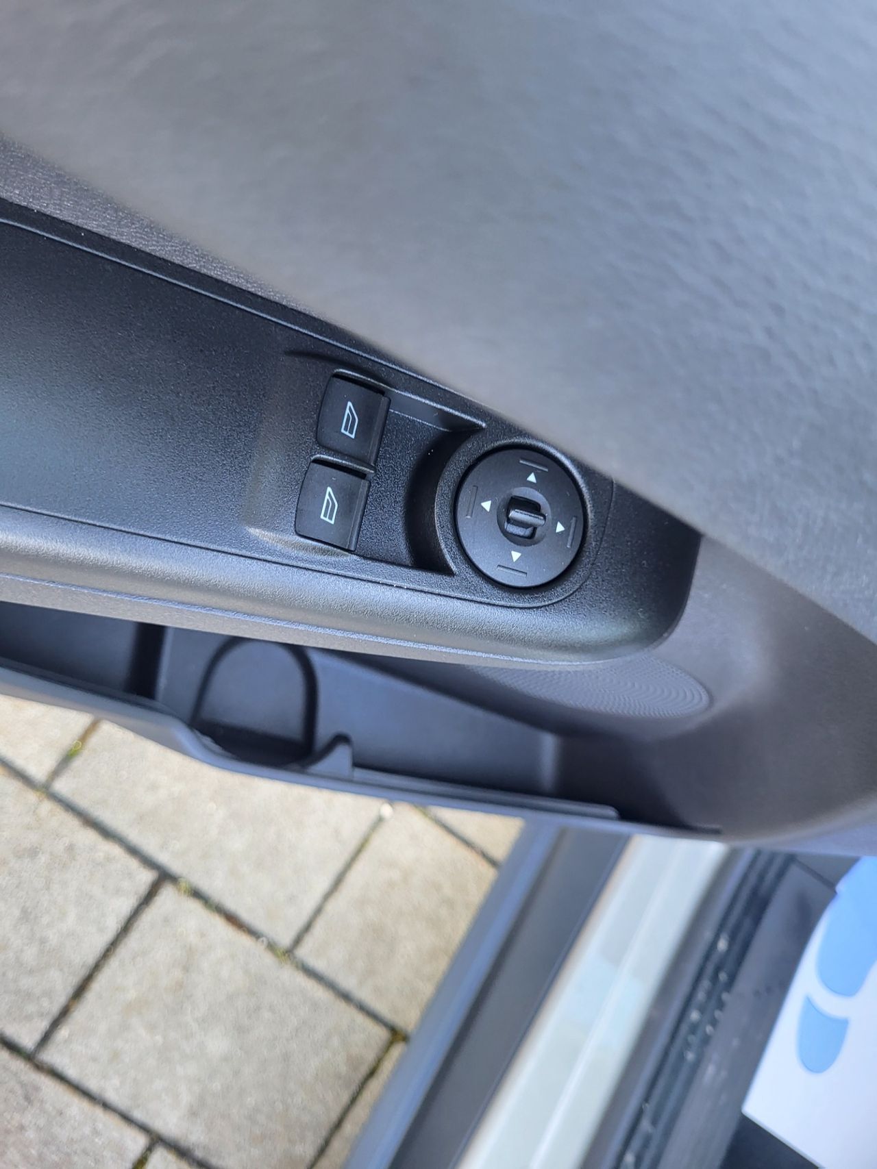 Zunanja slika - Ford Tourneo - 1.0 ac-tempomat-pdc-el.paket-bluethoot.... - 9