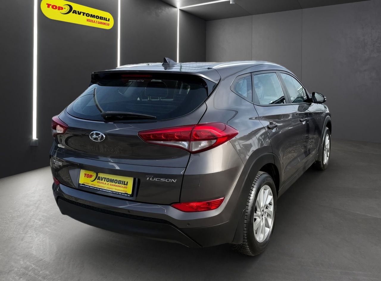 Zunanja slika - Hyundai Tucson - 1.6 GDI 1.LASTNIK SLO VOZILO TEMPOMAT PDC KAMERA - 6