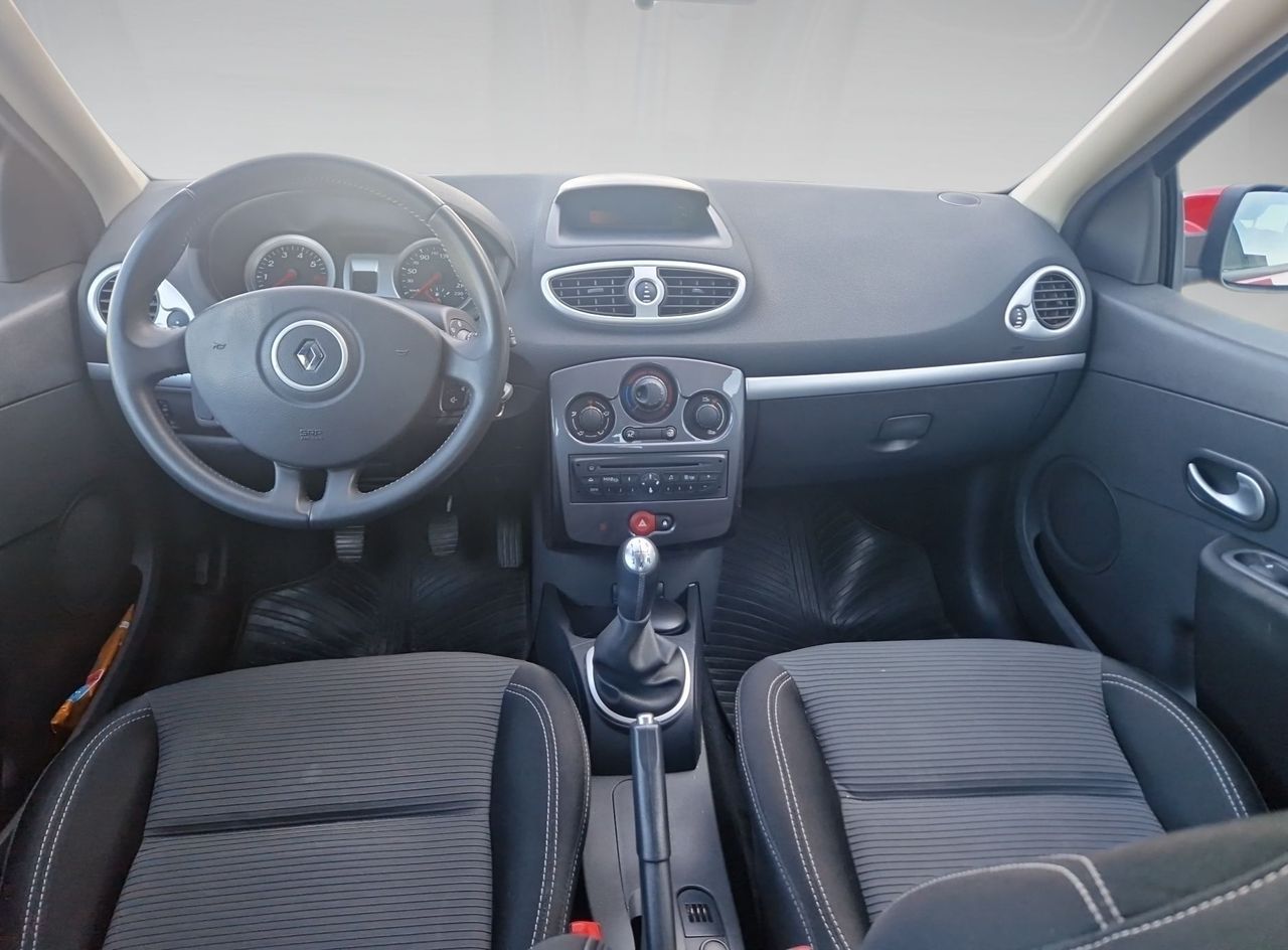 Zunanja slika - Renault Clio - 1.2 16V Avantage - 10
