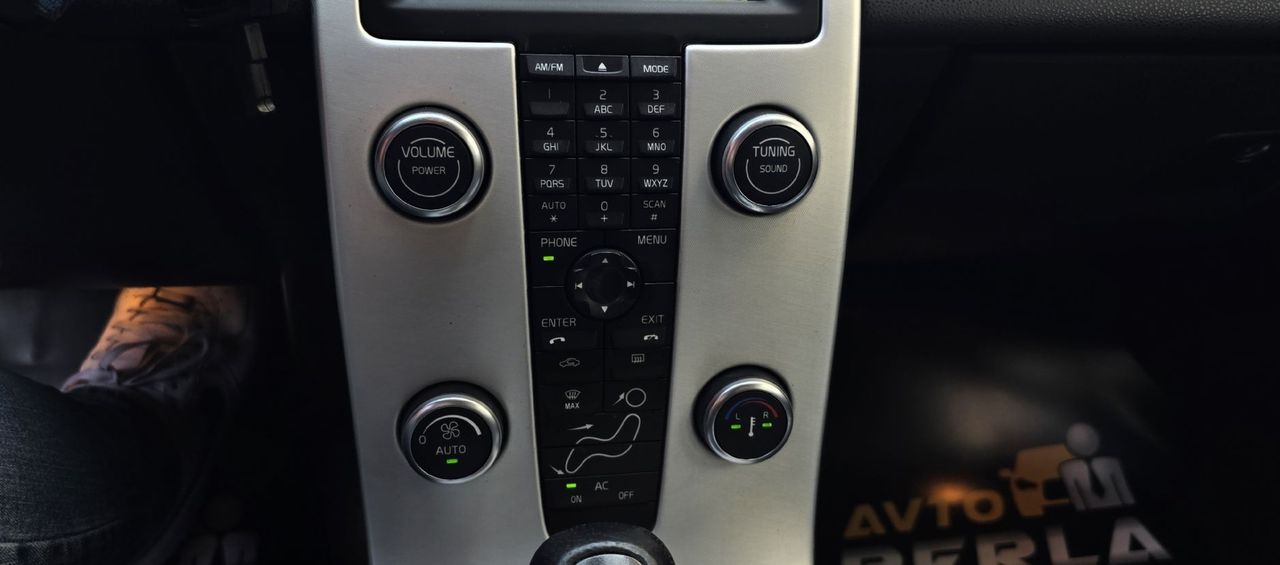 Zunanja slika - Volvo V50 - D3 Auto BUSINESS EDITION-ODLIČEN-5 VALJNI MOTOR - 16