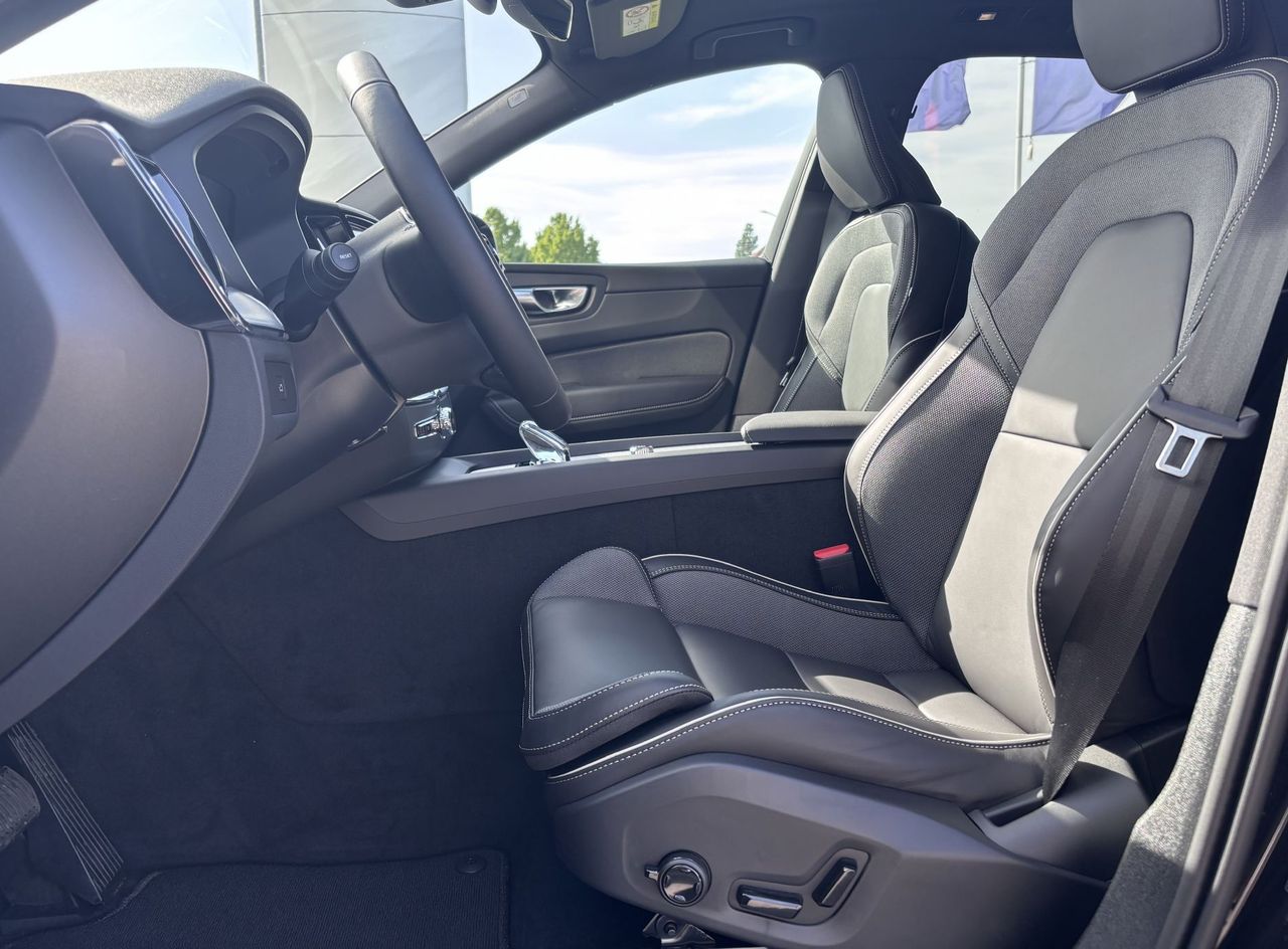 Zunanja slika - Volvo XC60 - B5  P  AWD Plus Dark - 7