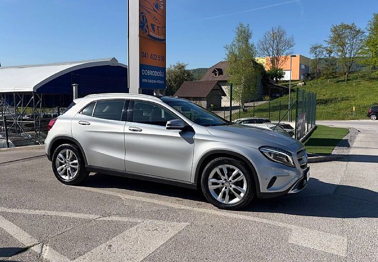Zunanja slika - Mercedes-Benz GLA-Razred - GLA 200 CDI 4MATIC Style Avt. samo 116000km pano - 5