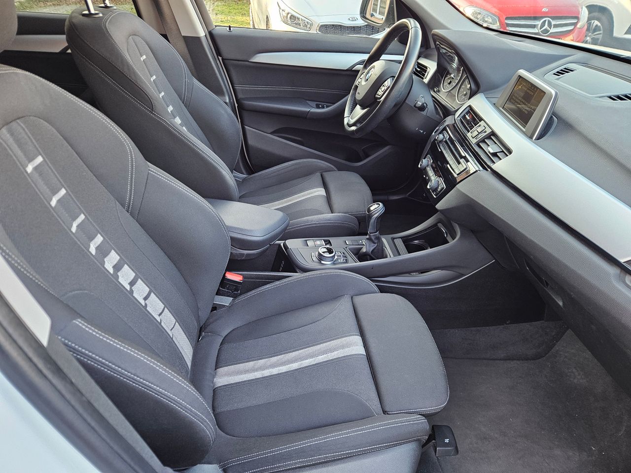 Notranja slika - BMW X1 - sDrive18d Sport Line - 14