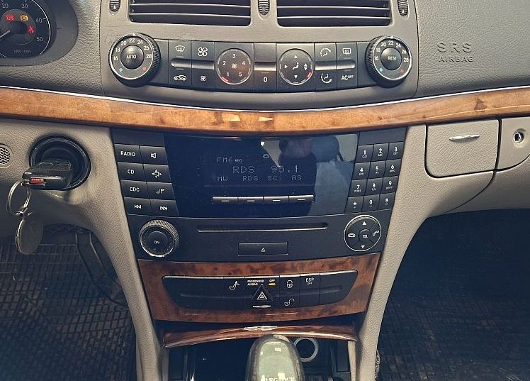 Zunanja slika - Mercedes-Benz E-Razred - E 270 CDI ELEGANCE - 10