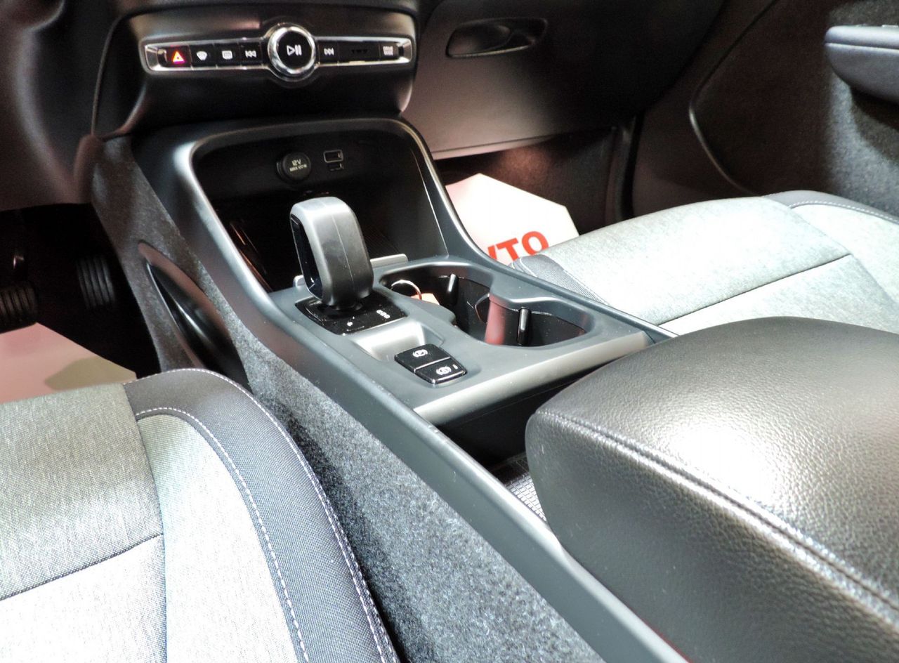 Zunanja slika - Volvo XC40 - T4 Recharge Twin Engine Inscription  Avt. ACC-LED- - 18