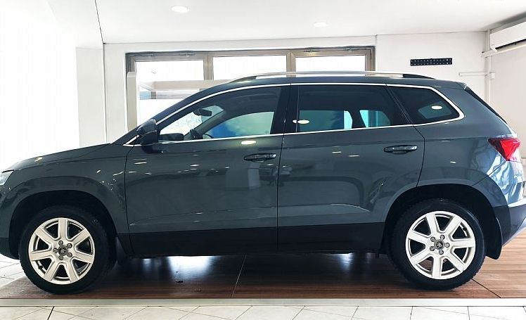 Zunanja slika - Škoda Karoq - 2.0 TDI 4X4 - PANOR-VL.KLJ-KAMERA-LED-USNJE-VIDEO - 3