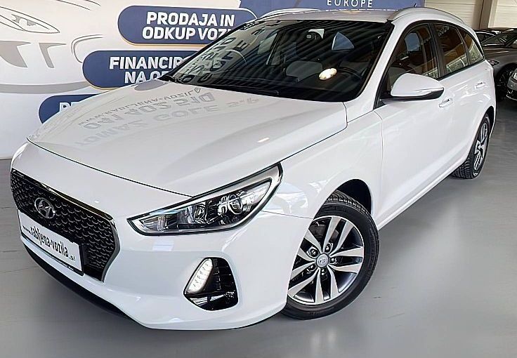 Zunanja slika - Hyundai i30 Wagon - 1.6 CRDI 110 PREMIUM SLOVENSKO POREKLO... - 1