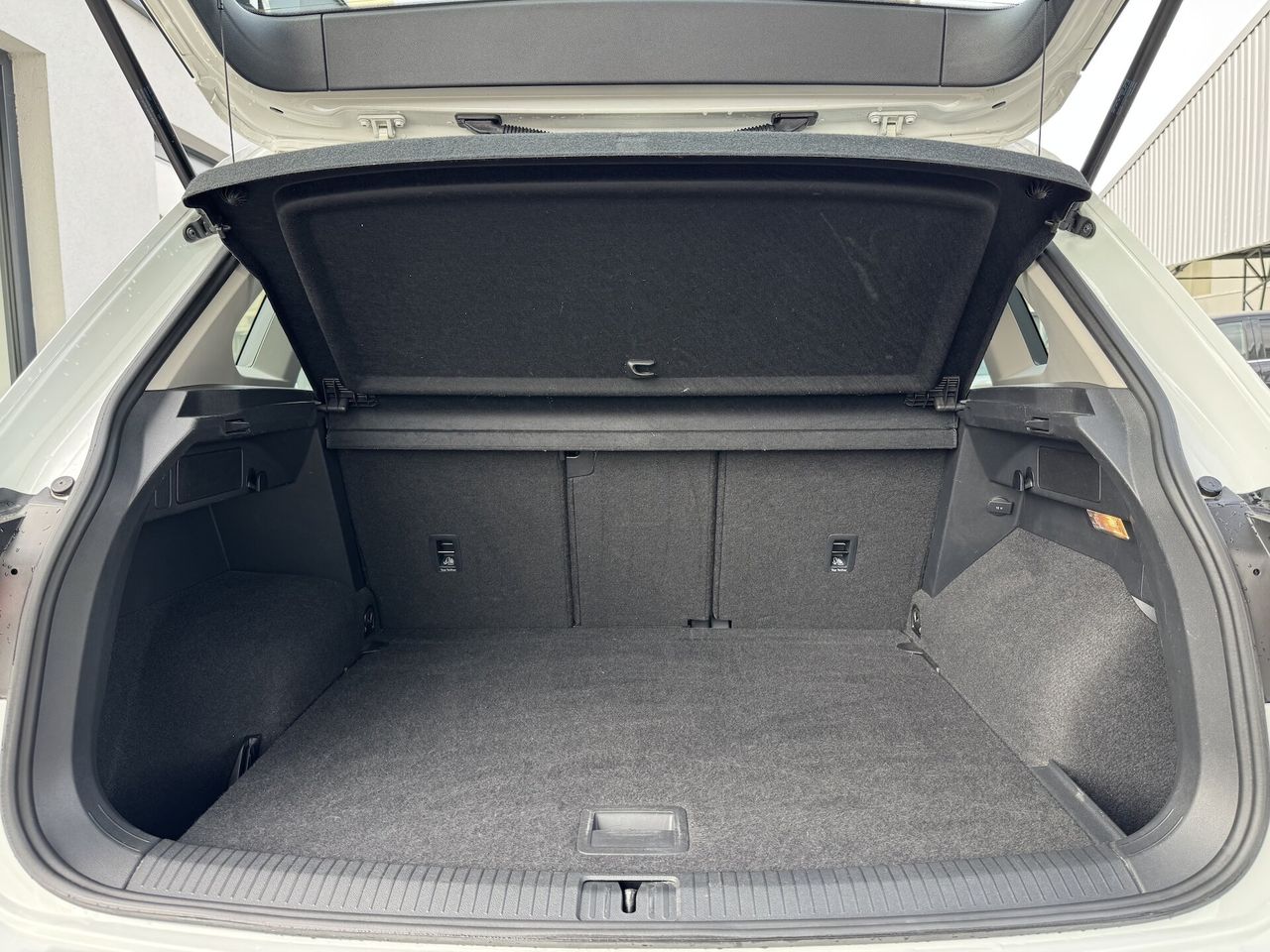 Zunanja slika - VW Tiguan - 2.0 TDI BMT ComfortlineED 115KM OPR. VELIKI SERVIS - 10